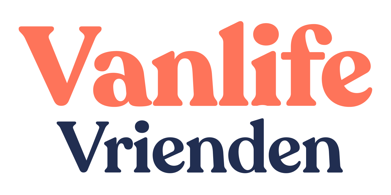 Vanlife Vrienden logo met witte stickervorm